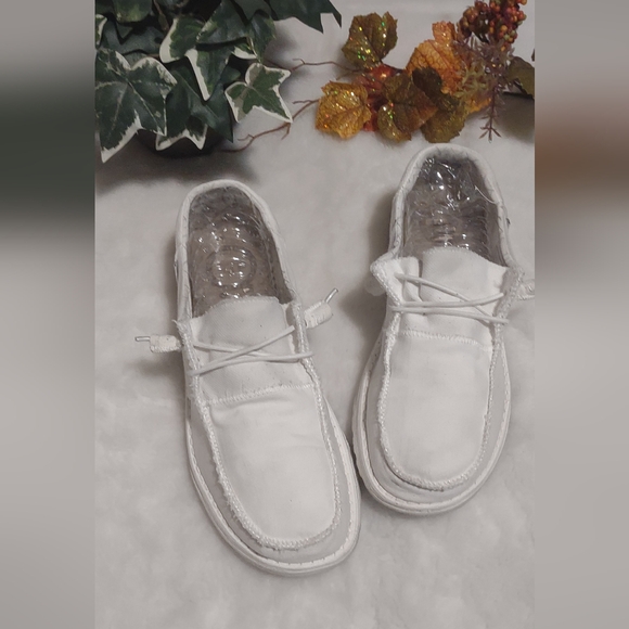 Hey Dude Shoes - Hey dude shoes for women size 10